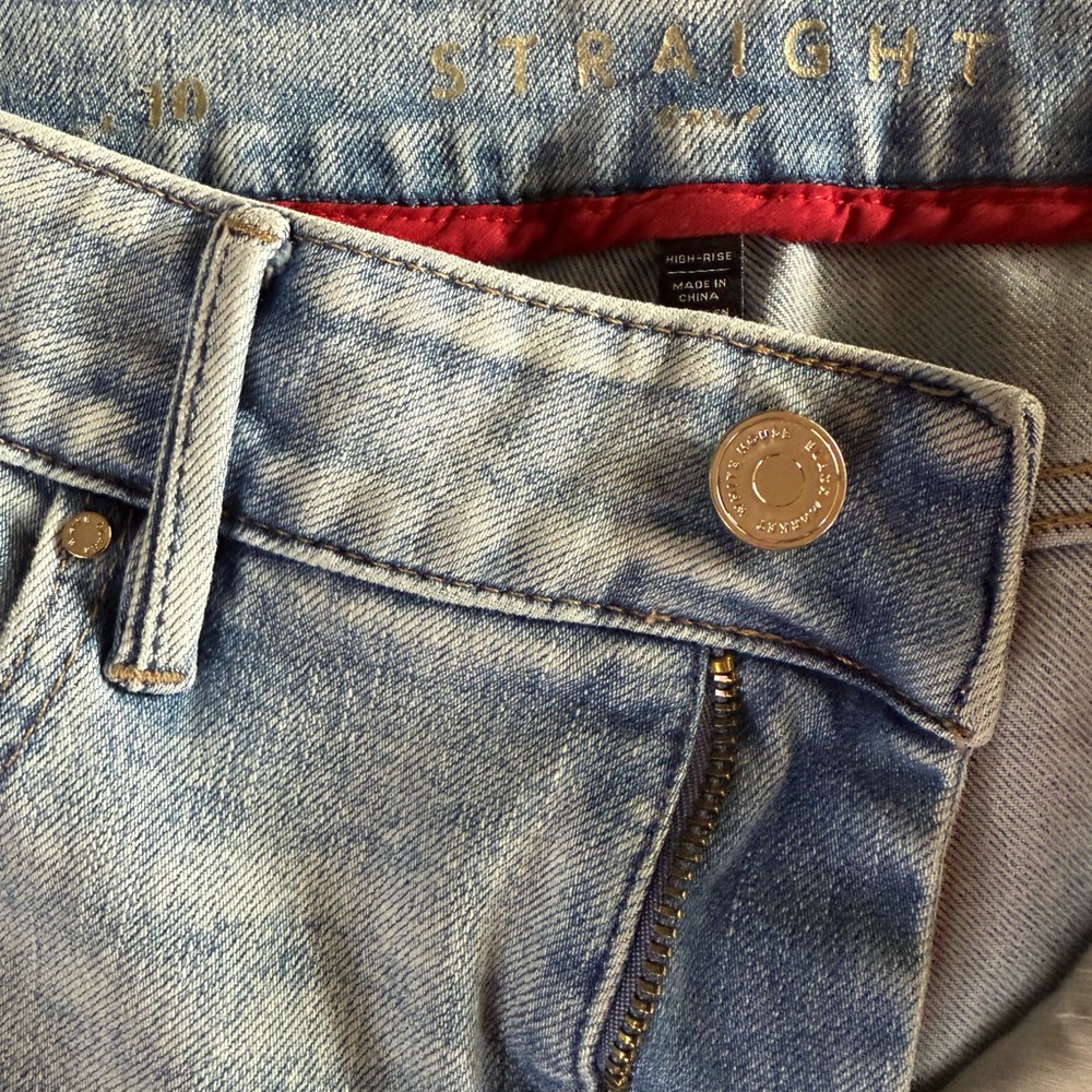 WHBM “Skimmer” Crop Jeans – Size 10 | High-Rise | Light Wash w/ Distressed Edge